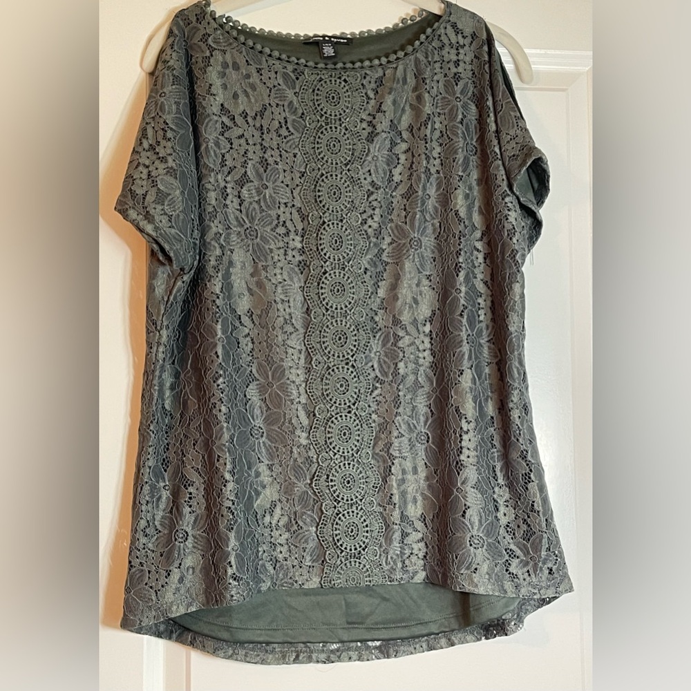 Cable & Gauge Hunter Green Lace Overlay Split Short Sleeve Blouse Size L